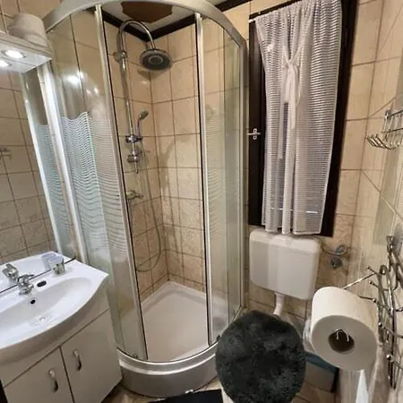Eszterhai Fahaz Vasarosnameny-gergelyiugornya