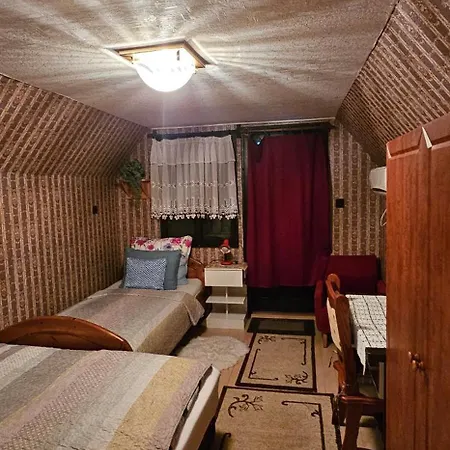 Eszterhai Fahaz Vasarosnameny-gergelyiugornya